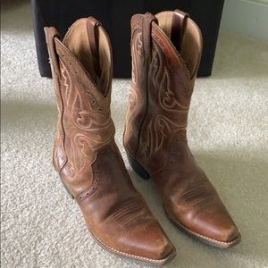 Brown Leather Ariat Cowboy boots